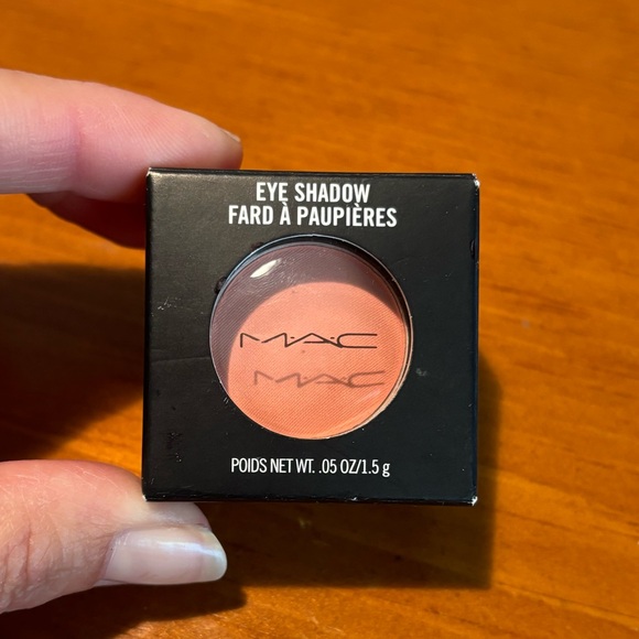MAC Satin Eye Shadow Shell Peach - Picture 5 of 16